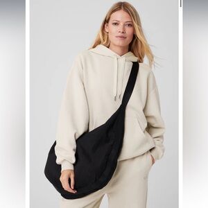 Alo on the go sling gym bag